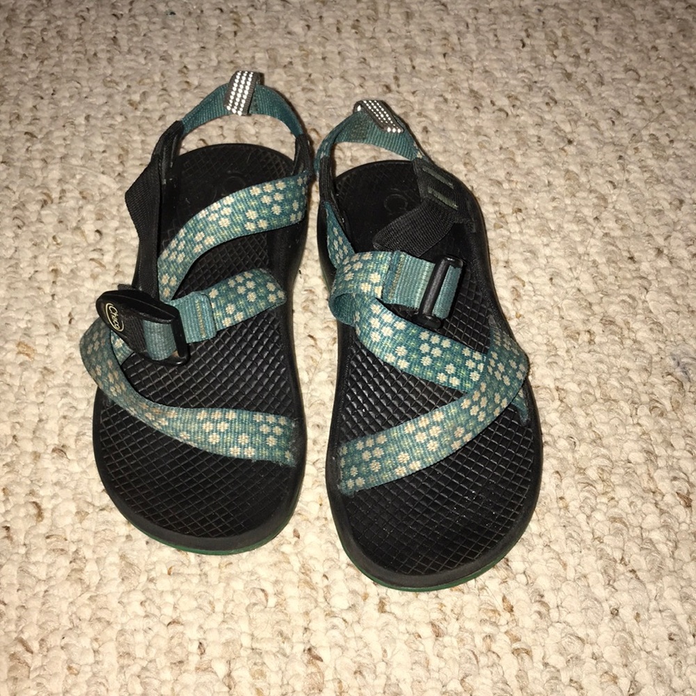 Girls chacos